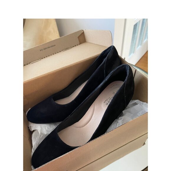 Clarks Shoes  Black Suede Chantelle Ava, Size 7 - Picture 5 of 6